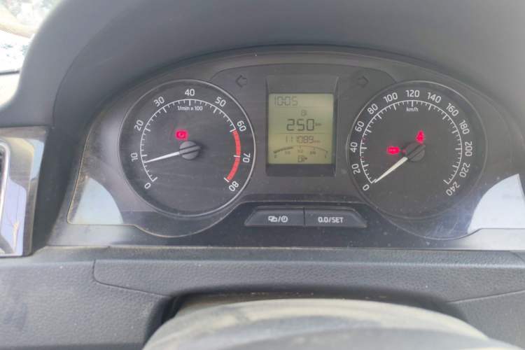 Used Skoda Rapid 2015 1.6L Manual Smart Selection Model
