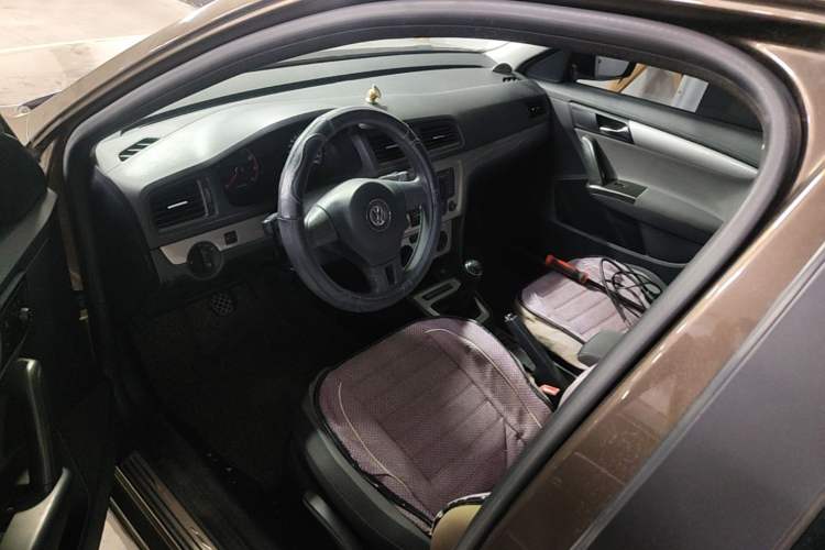 Used Volkswagen Gran Lavida 2013 1.6L Manual Fashion Model

