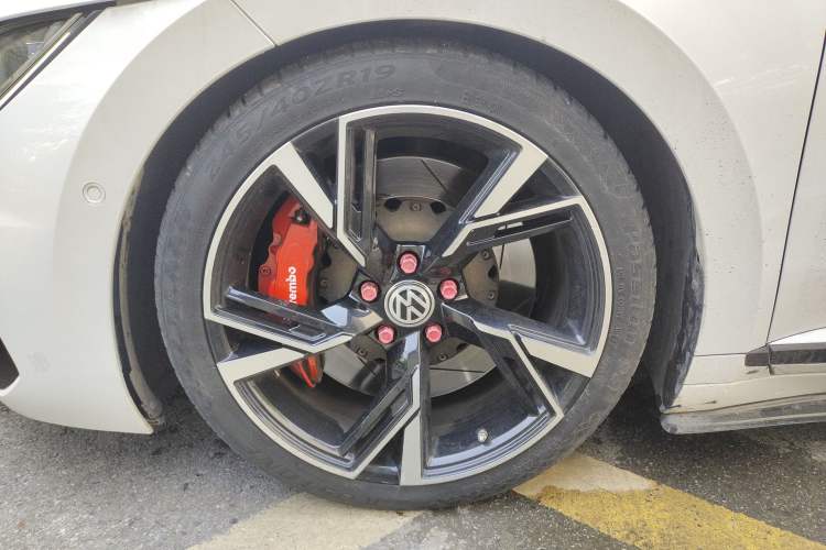 Used Volkswagen FAW-Volkswagen CC 2020 330TSI Glamour Edition China VI Standard Left Front Wheel Hub