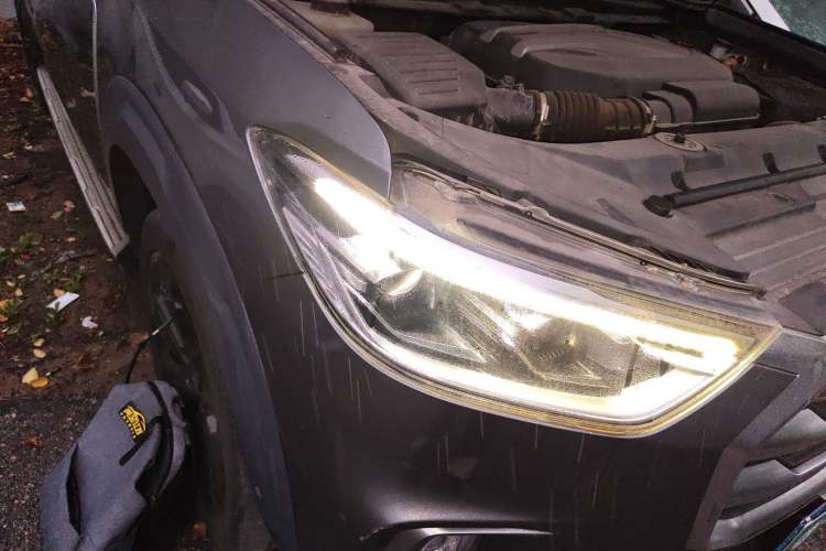 Used SAIC MAXUS D90 2017 2.0T Automatic All-Wheel Drive Sirius Right Front Headlight