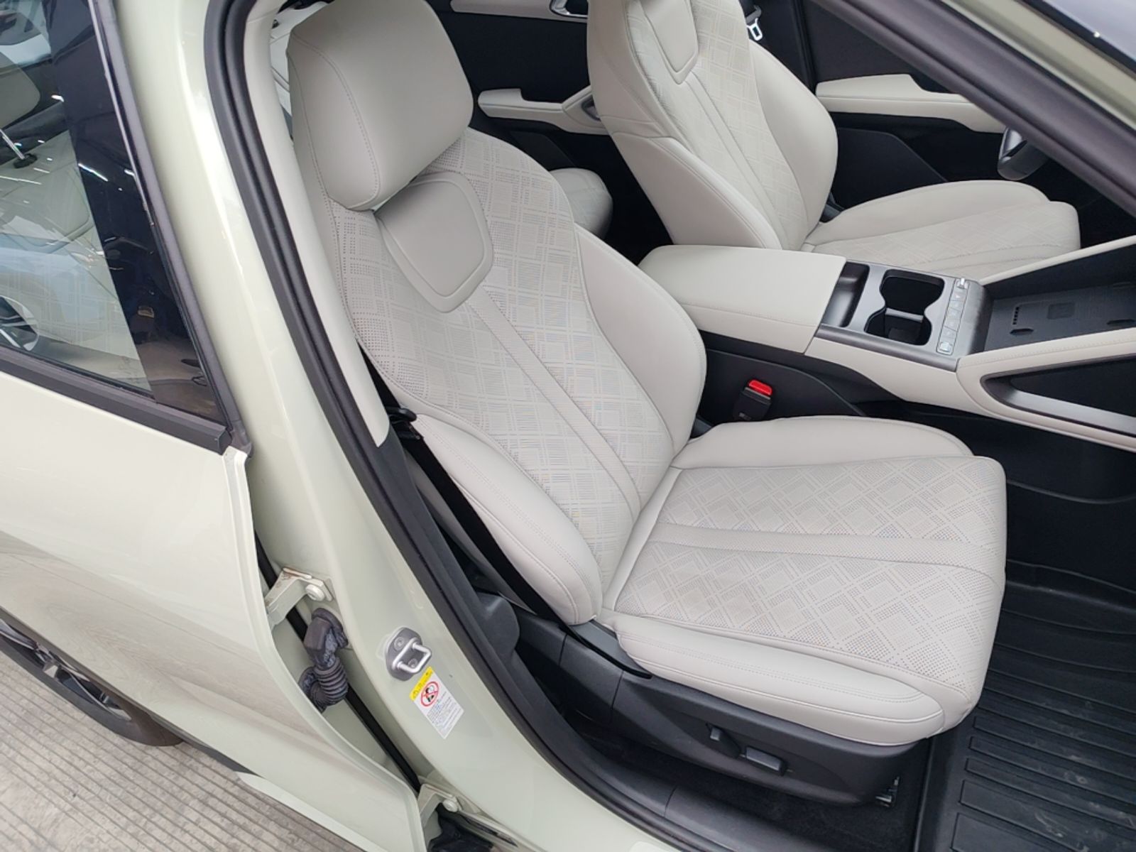 BYD Yuan UP 2025 Intelligent Driving Version 401 km Beyond-Range Edition — снимка 19