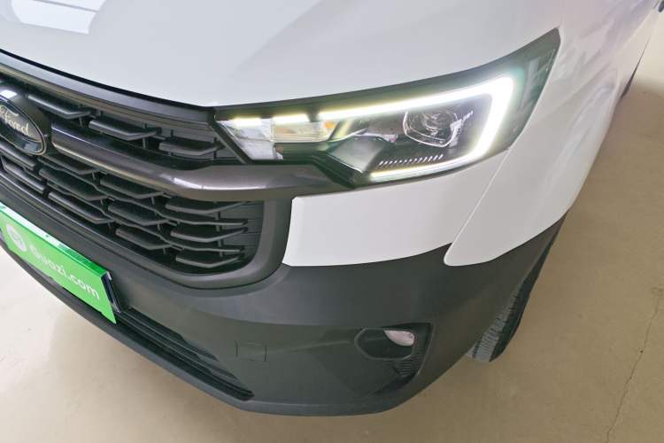 Used Ford Transit 2023 2.0T Diesel Manual Multifunction Commercial Vehicle Mid-axle Mid-roof 5/6 Seats