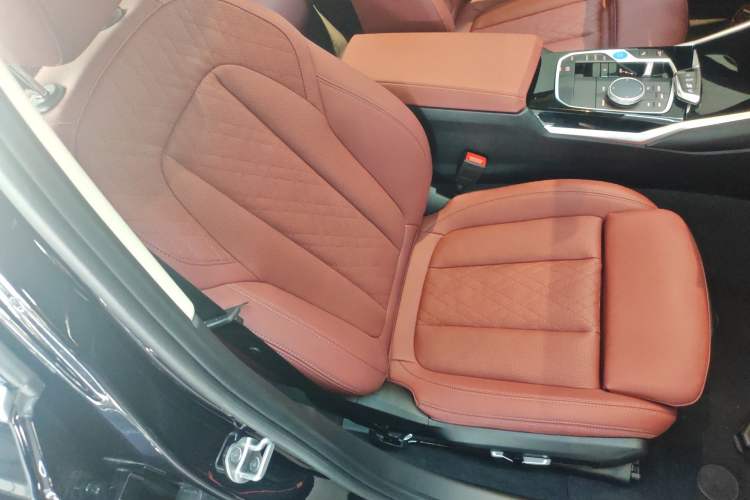 Used BMW i3 2024 eDrive 35 L
