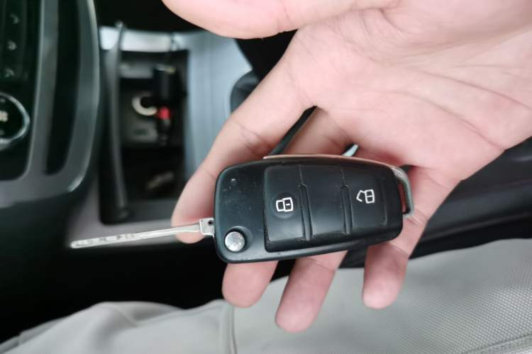 Used JAC Group T6 2016 2.0L Gasoline Entry-Level Long-Wheelbase HFC4GA3-3D Vehicle Key