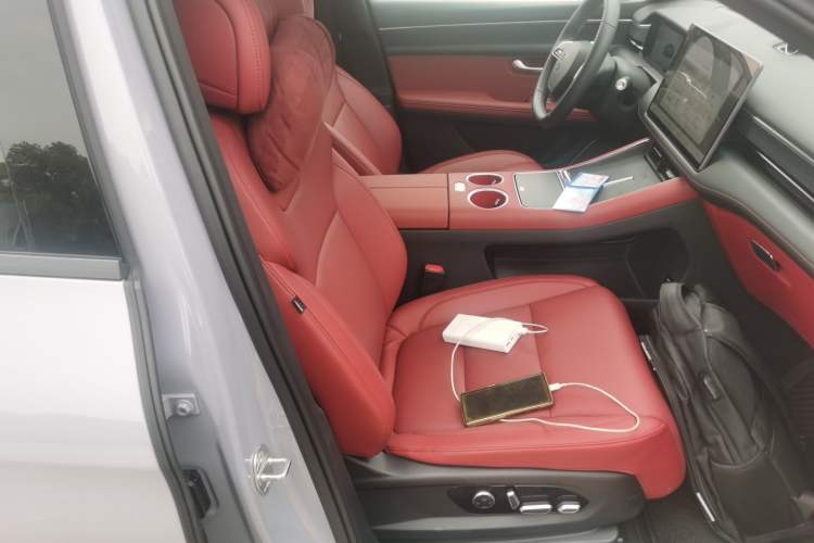 Used Hima AITO M5 2025 Extended-Range Ultra All-Wheel-Drive Version Right Front Seat