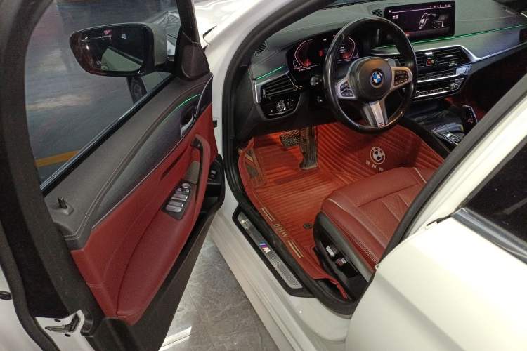 Used BMW 5 Series 2021 Facelifted 530Li Leading Edition M Sport Package
