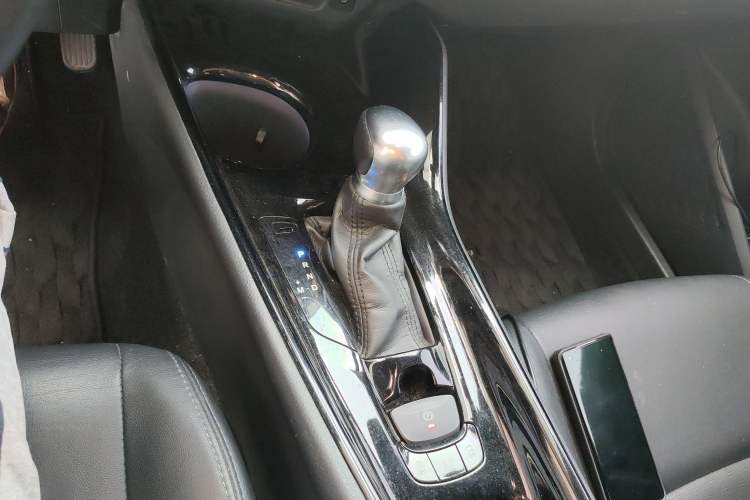 Used Toyota IZOA 2018 2.0L Yichi Edition China V Standard