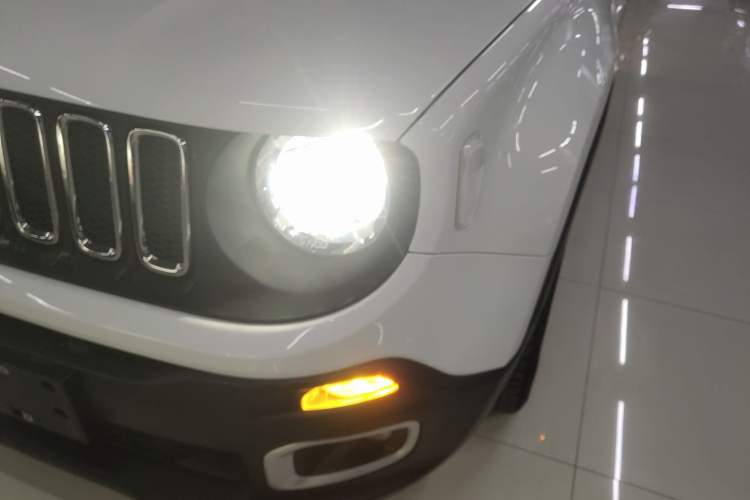 Used Jeep Renegade 2017 180T Automatic Jingneng Edition Left Front Headlight