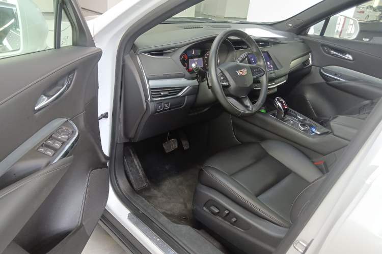 Used Cadillac XT4 2021 28T Two-Wheel Drive Leading Version
