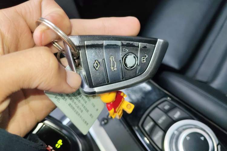 Used BMW 3 Series 2015 320i Luxury Edition Sports Design Package Interior 1