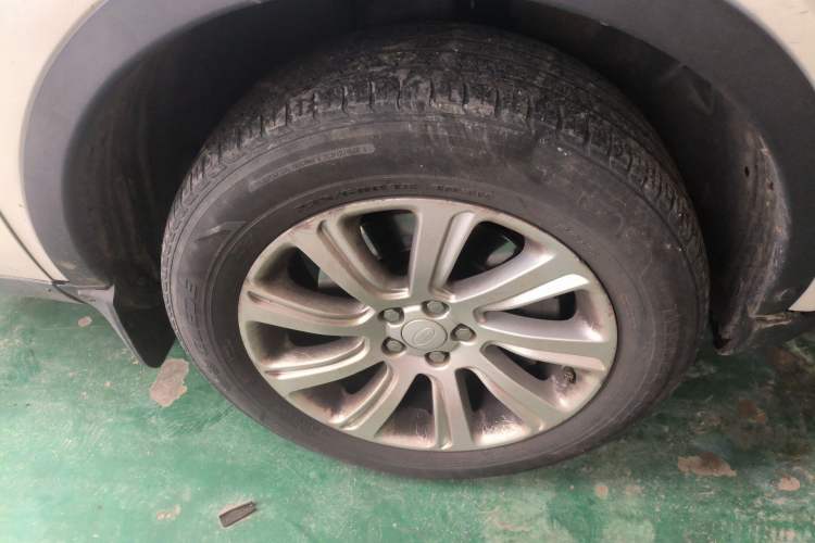 Used Land Rover Discovery Sport 2018 240 PS PURE Edition Right Front Wheel Hub