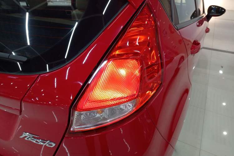 Used Ford Fiesta 2013 Hatchback 1.5L Automatic Fashion Edition
