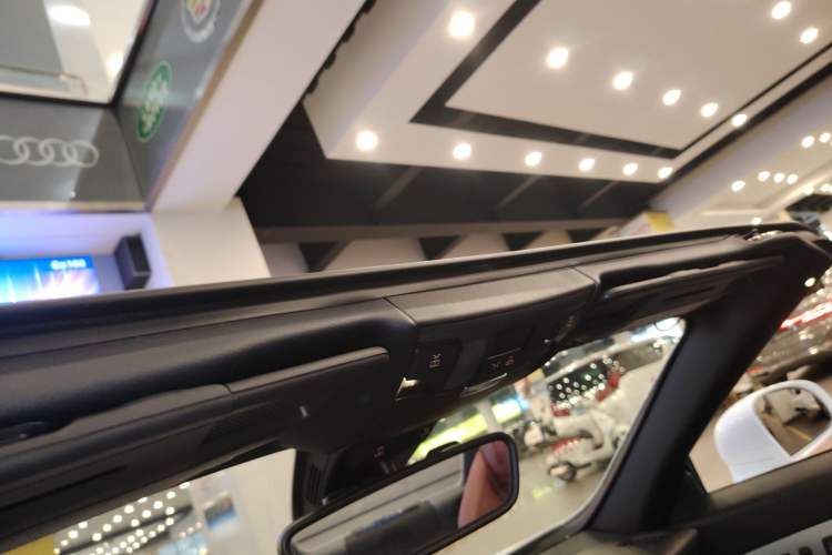 Used Mercedes-Benz SLK-Class 2011 SLK 200 Fashion Model