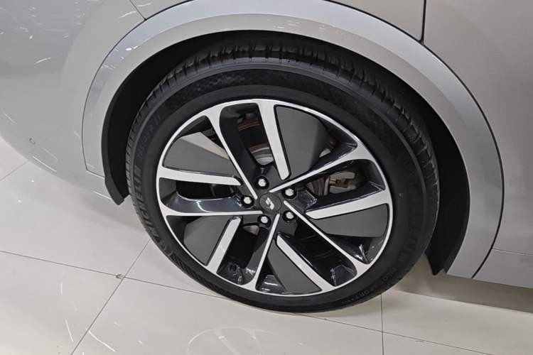 Used Li Auto L9 2024 Pro Model Right Rear Wheel Hub