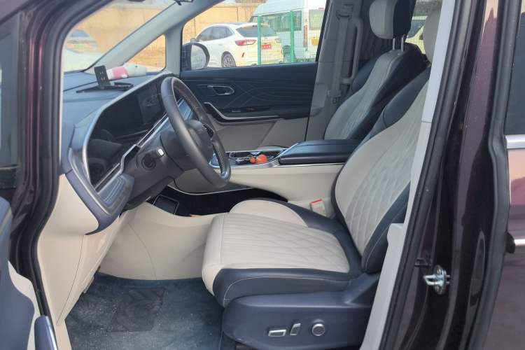 Used SAIC MAXUS G90 2022 2.0T Galaxy Seven-Seater Version