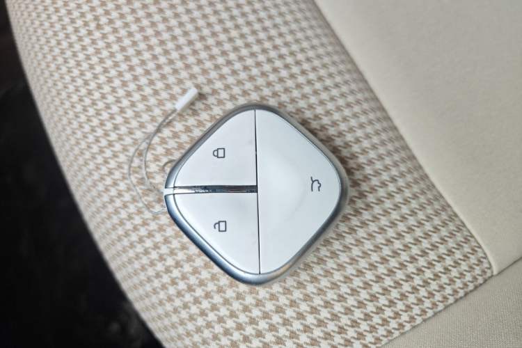 Used Wuling Hongguang MINIEV 2025 Four-Door Version Premium Edition Vehicle Key