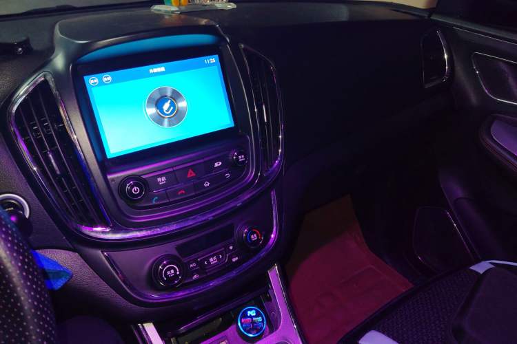 Used Baojun 560 2015 1.8L manual luxury version
