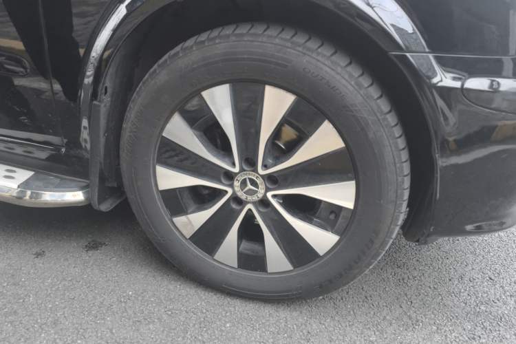 Used Mercedes-Benz Vito 2011 2.5L 7-seater executive version