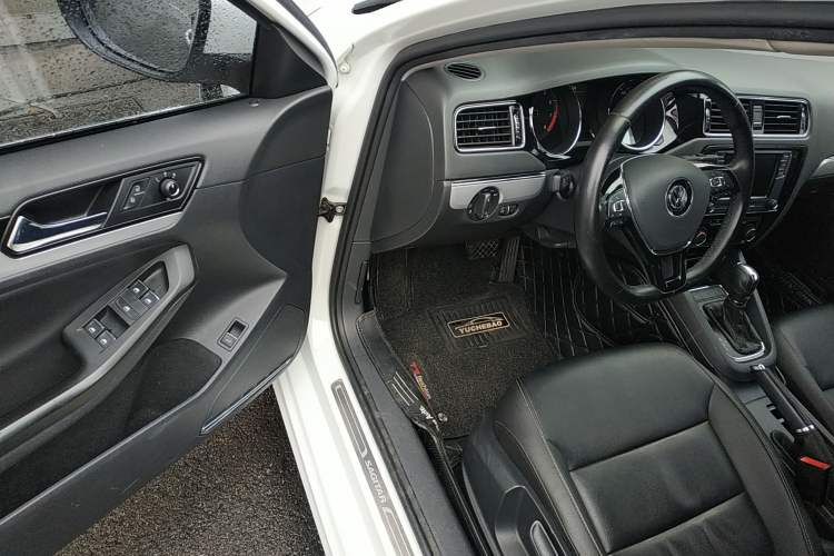 Used Volkswagen Sagitar 2018 1.6L Automatic Comfort Model Driver Seat