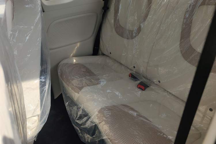 Used Wuling Hongguang MINIEV 2024 3rd Generation 215km Youth Edition Left Rear Seat