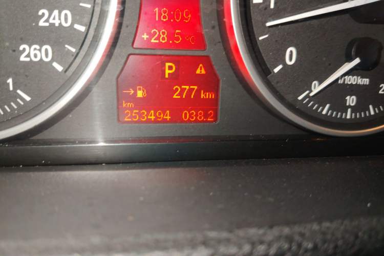 Used BMW X5 2013 xDrive35i Leading Model Odometer Close Up