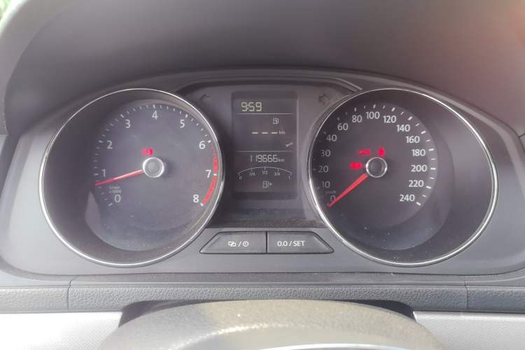 Used Volkswagen Lavida 2015 1.6L Manual Comfort Edition
