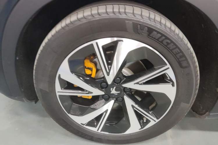 Used ARCFOX Alpha S 2022 708S+ Little Prince Collaboration Edition Left Front Wheel Hub