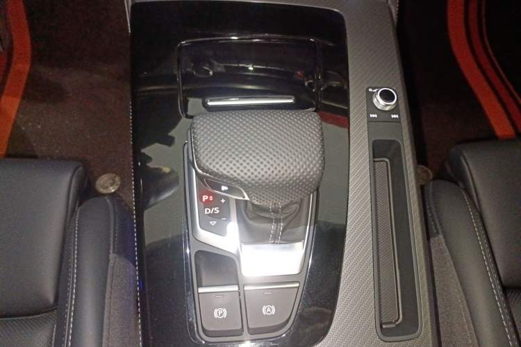 Used Audi Q5L 2025 quattro 45th Anniversary Edition 40 TFSI Luxury Dynamic Model
