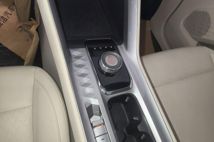 Used Wuling Xingyun 2023 2.0L DHT Flagship Edition
