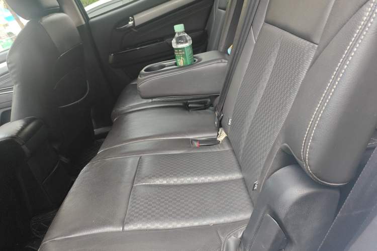 Used Isuzu mu-X 2017 3.0T Four-Wheel Drive Automatic Luxury 7-Seater China V Emission Standard
