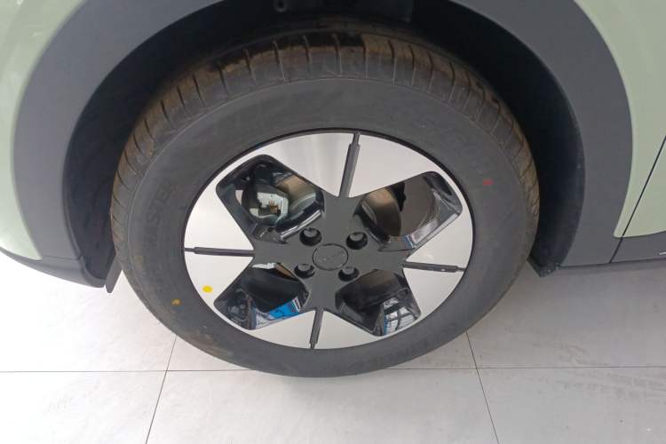 Used Geely Galaxy Geome 2025 310km Youth Edition Left Front Wheel Hub