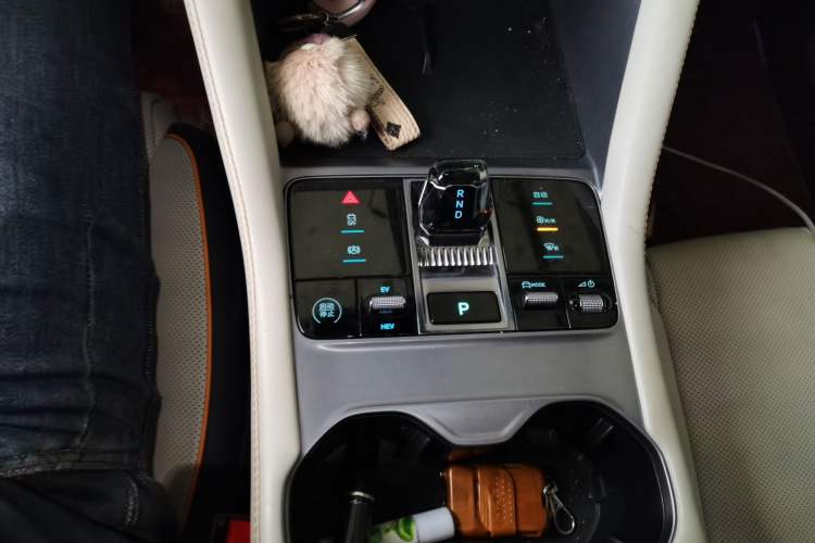 Used BYD Song PLUS New Energy 2023 Champion Edition DM-i 110KM Flagship PLUS Gear Lever