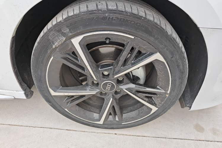 Used Audi A3 2022 Sportback 35 TFSI Fashionable Sports Model Right Front Wheel Hub