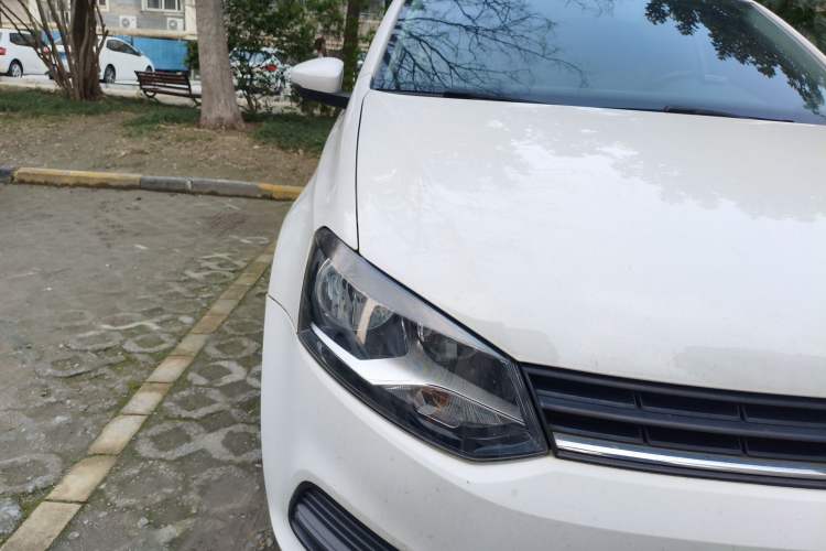 Used Volkswagen Polo 2016 1.4L Manual Fashion Model Right Front Headlight