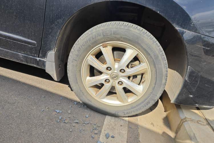 Used Nissan Sylphy 2012 Classic 1.6XE Manual Comfort Edition Right Front Wheel Hub