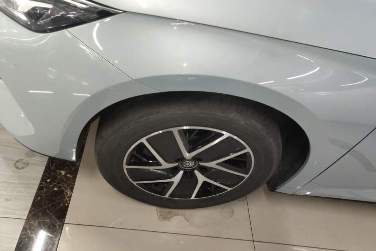 Used BYD Qin L 2024 DM-i 120KM Leading Model Left Front Wheel Hub