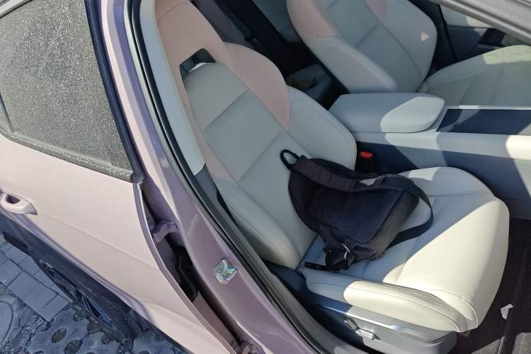 Used Lynk & Co 06 EM-P 2023 EM-P 126 Long-Range Halo Right Front Seat