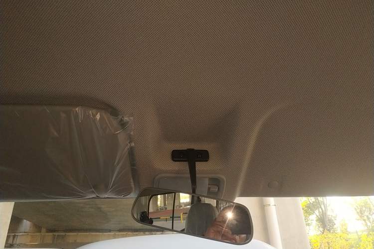 Used Wuling Yangguang 2024 300KM Comfort Version Passenger Van 75kW