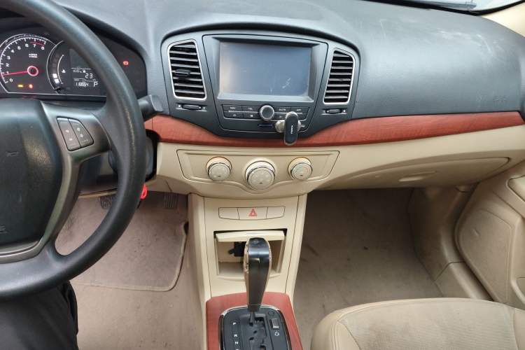 Used Roewe 350 2013 350C 1.5L Automatic Xunyue Edition
