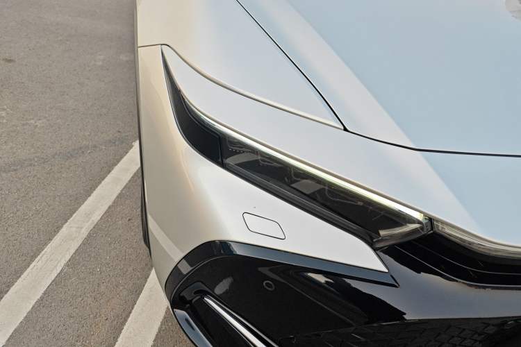 Used Toyota Crown 2023 2.5L SportCross HEV Two-Wheel Drive Prestige Edition Right Front Headlight