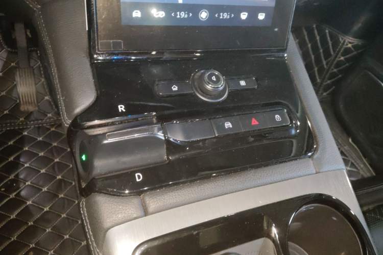 Used Nio ES8 2018 355 km Base Version 7-Seater Edition Gear Lever