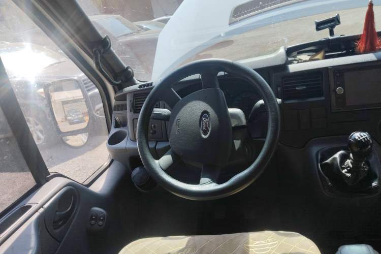 Used Ford Transit Custom 2016 2.2T Short-Wheelbase 6-Seater Mid-Roof Multi-Purpose Vehicle Steering Wheel