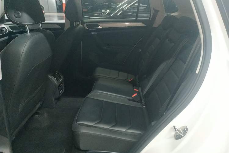 Used Volkswagen Tayron 2019 330TSI All-Wheel-Drive Luxury Plus Model China VI Standard Left Rear Seat