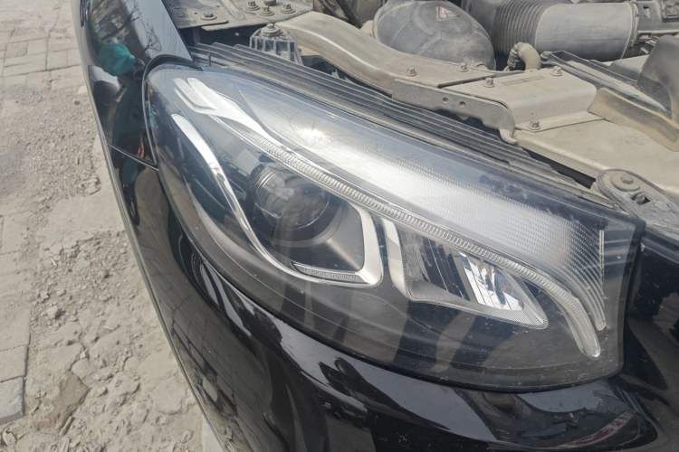 Used Mercedes-Benz GLC 2018 GLC 260 4MATIC Luxury Model
