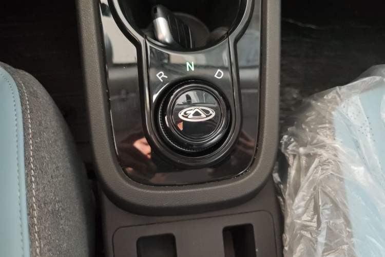 Used Chery QQ Little Ant 2024 Revised Version Youth Edition 251 km True Love Edition 25.05 kWh Gear Lever