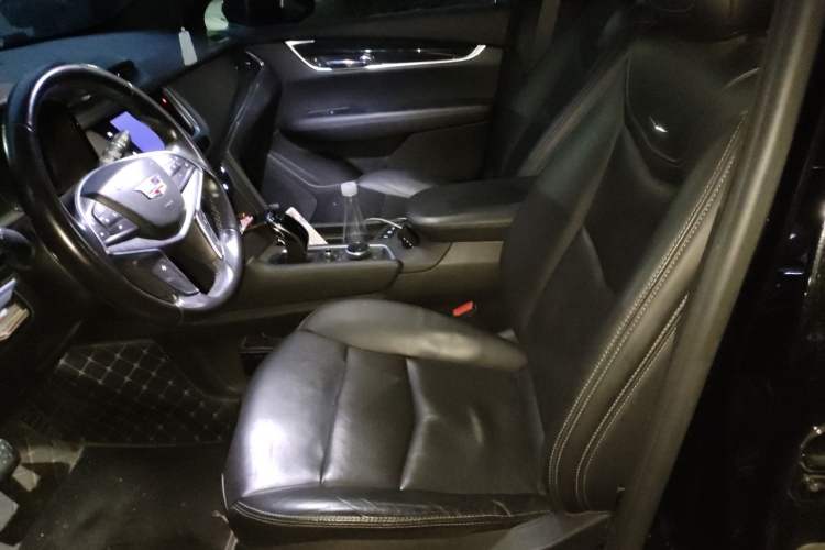 Used Cadillac XT5 2020 28T Luxury Version Left Front Seat