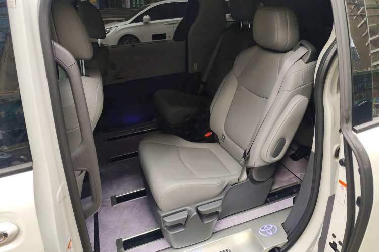 Used Toyota Granvia 2024 2.5L Hybrid Comfort Edition