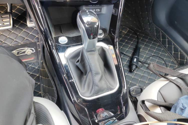 Used Volkswagen T-ROC 2024 300TSI DSG Two-Wheel-Drive Chen Guang Edition