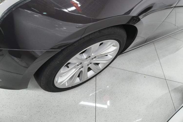 Used Cadillac ATS-L 2017 28T Tech Edition Left Front Wheel Hub