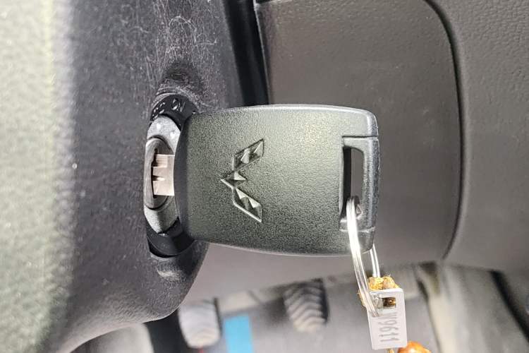 Used Wuling Hongguang V 2022 1.5L Jingqu Version Hydraulic Power Steering LAR Vehicle Key